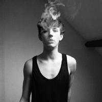 孤独一人男生头像图片_WWW.WHOISQQ.COM