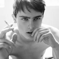 孤独一人男生头像图片_WWW.WHOISQQ.COM