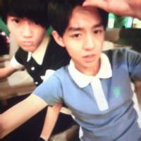 qq穿着校服男生头像图片_WWW.WHOISQQ.COM