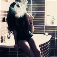 qq男生头像图片 烟圈_WWW.WHOISQQ.COM