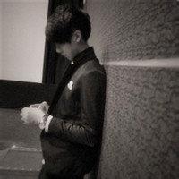 帅气忧郁的男生头像图片_WWW.WHOISQQ.COM