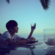 qq闪图头像图片男生帅气_WWW.WHOISQQ.COM