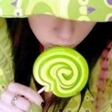 大男生吃棒棒糖头像图片_WWW.WHOISQQ.COM