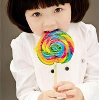大男生吃棒棒糖头像图片_WWW.WHOISQQ.COM