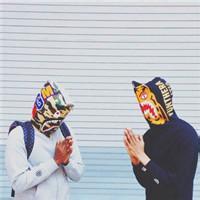 拿滑板男生头像图片_WWW.WHOISQQ.COM