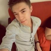 qq男生拉箱子头像图片_WWW.WHOISQQ.COM