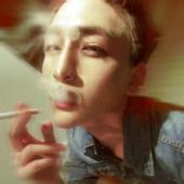 qq男生拉箱子头像图片_WWW.WHOISQQ.COM