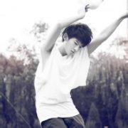 qq头像图片手势男生_WWW.WHOISQQ.COM