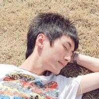 非主流孤独男生头像图片_WWW.WHOISQQ.COM