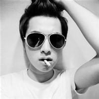 男生眼镜头像图片_WWW.WHOISQQ.COM