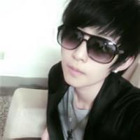 男生眼镜头像图片_WWW.WHOISQQ.COM