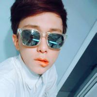 男生眼镜头像图片_WWW.WHOISQQ.COM