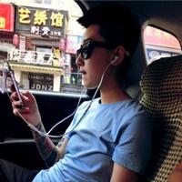 男生眼镜头像图片_WWW.WHOISQQ.COM