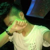 系鞋带男生头像图片_WWW.WHOISQQ.COM