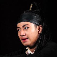 男生特写头像图片_WWW.WHOISQQ.COM