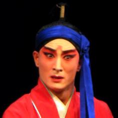 男生特写头像图片_WWW.WHOISQQ.COM