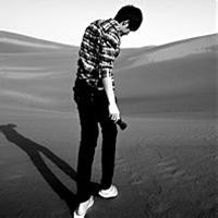 qq面向阳光男生头像图片_WWW.WHOISQQ.COM