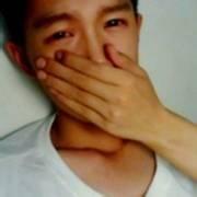 男生不露头上身头像图片_WWW.WHOISQQ.COM