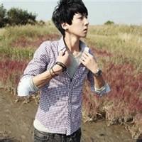 qq男生白衣阳光头像图片_WWW.WHOISQQ.COM