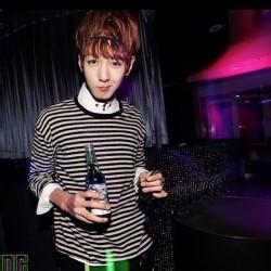 淡定的男生头像图片_WWW.WHOISQQ.COM