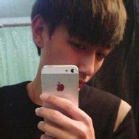 男生中分扣扣头像图片_WWW.WHOISQQ.COM