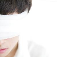 白衣服的男生头像图片脸部_WWW.WHOISQQ.COM