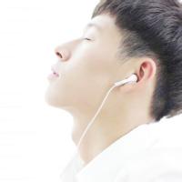 白衣服的男生头像图片脸部_WWW.WHOISQQ.COM