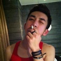 qq头像图片开心的男生_WWW.WHOISQQ.COM