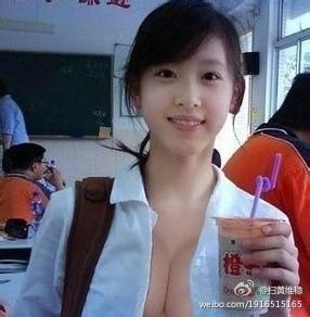 男生喝奶茶头像图片_WWW.WHOISQQ.COM