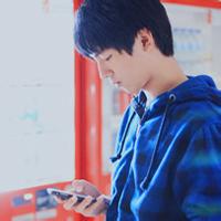 qq头像图片男生在足球场上_WWW.WHOISQQ.COM