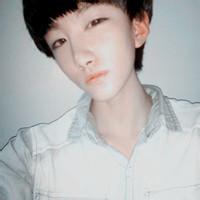男生蓝颜头像图片两张_WWW.WHOISQQ.COM