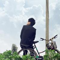 骑单车男生头像图片_WWW.WHOISQQ.COM