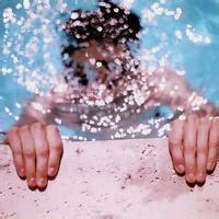 qq头像图片男生在水里_WWW.WHOISQQ.COM