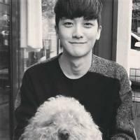 男生爱笑头像图片_WWW.WHOISQQ.COM