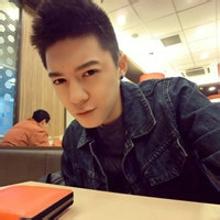 自然帅气的男生头像图片_WWW.WHOISQQ.COM