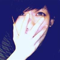做手势的男生头像图片_WWW.WHOISQQ.COM