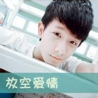 碎花衣服男生头像图片_WWW.WHOISQQ.COM