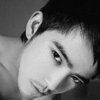 忧伤帅气男生头像图片_WWW.WHOISQQ.COM