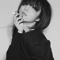 qq男生黑色叼烟头像图片_WWW.WHOISQQ.COM