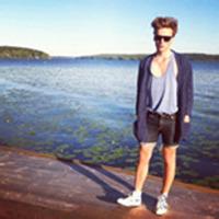 qq头像图片男生帅气喝水_WWW.WHOISQQ.COM