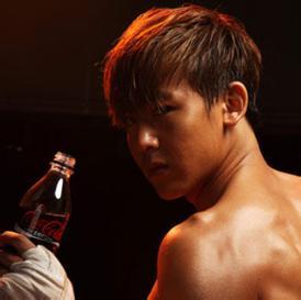 qq头像图片男生帅气喝水_WWW.WHOISQQ.COM
