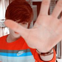 男生头像图片挡脸脸唯美_WWW.WHOISQQ.COM