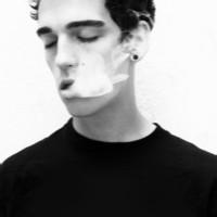 黑白玫瑰男生头像图片_WWW.WHOISQQ.COM