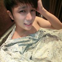 男生逛街头像图片_WWW.WHOISQQ.COM
