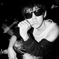 qq男生黑白拽头像图片_WWW.WHOISQQ.COM