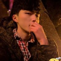 侧面男生帅气头像图片_WWW.WHOISQQ.COM