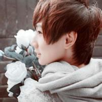 男生浪漫带字头头像图片_WWW.WHOISQQ.COM