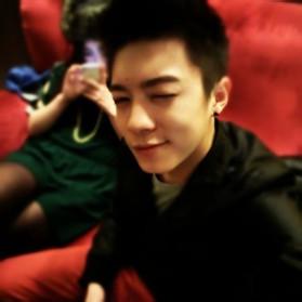 qq头像图片男生摸狗_WWW.WHOISQQ.COM