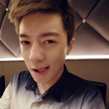 qq头像图片男生摸狗_WWW.WHOISQQ.COM