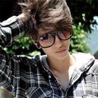 qq头像图片男生迷茫的头像图片_WWW.WHOISQQ.COM